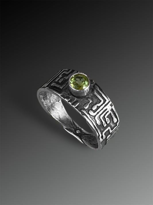 Circuit Pattern Band with Peridot, Size 6 3/4